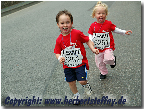 Kinderleichtes Kinderlaufen bei einem Bambinilauf - Foto, Copyright: www.herbertsteffny.de